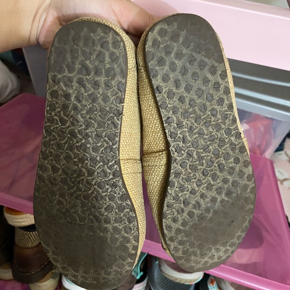 Toms - Picture 3 of 5